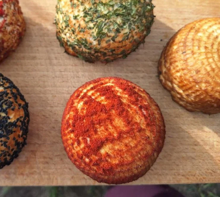 Ser wędzony typu włoskiego - papryka ostra