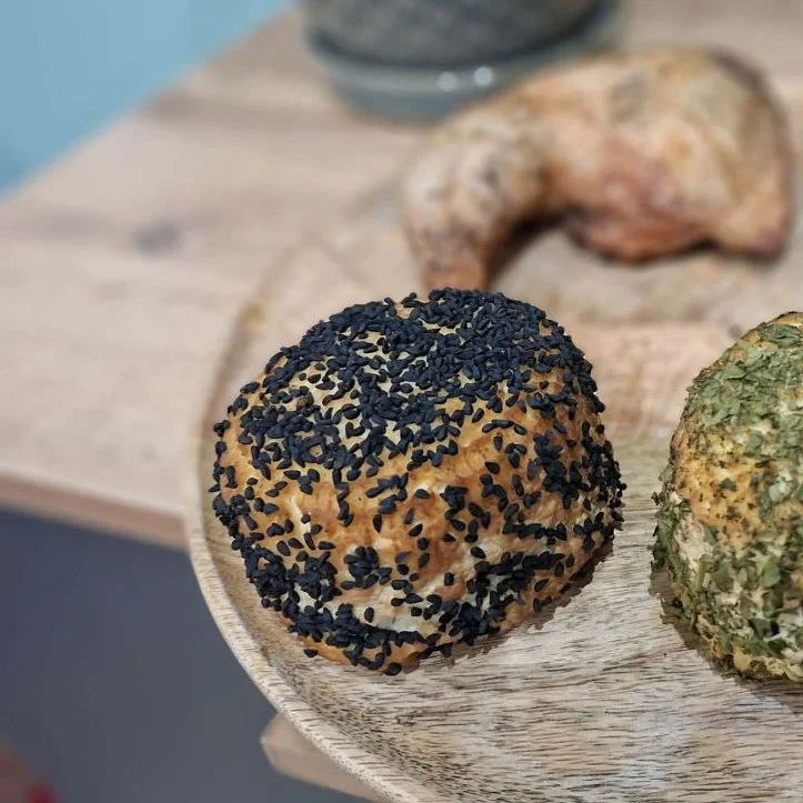 Ser wędzony typu włoskiego - czarnuszka